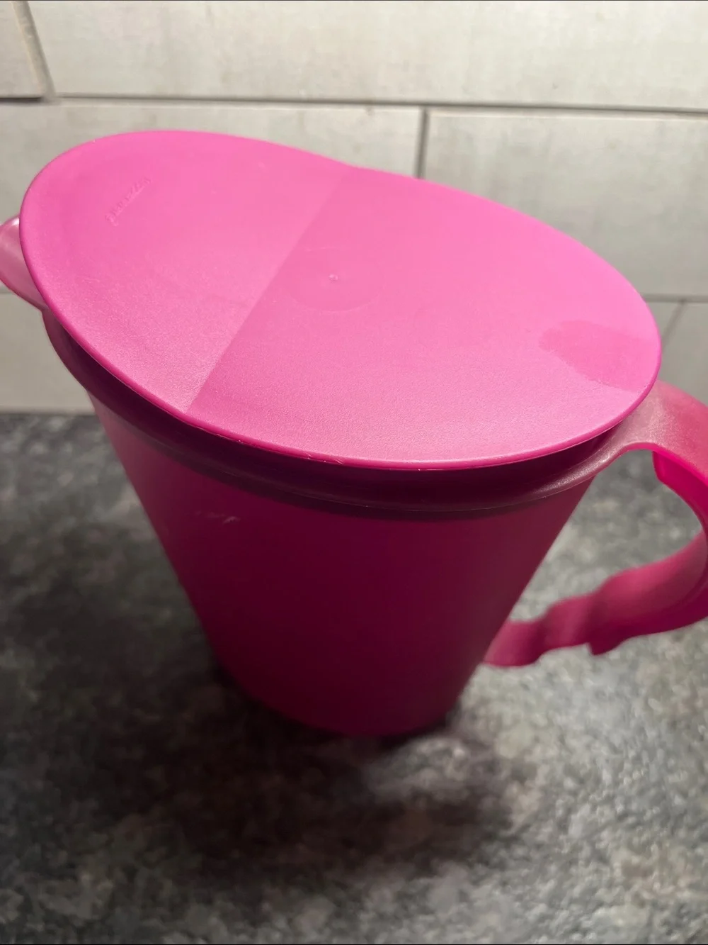 Tupperware Impressions Rocker Lid Slim. Fits on Fridge’s small spaces. Raspberry
